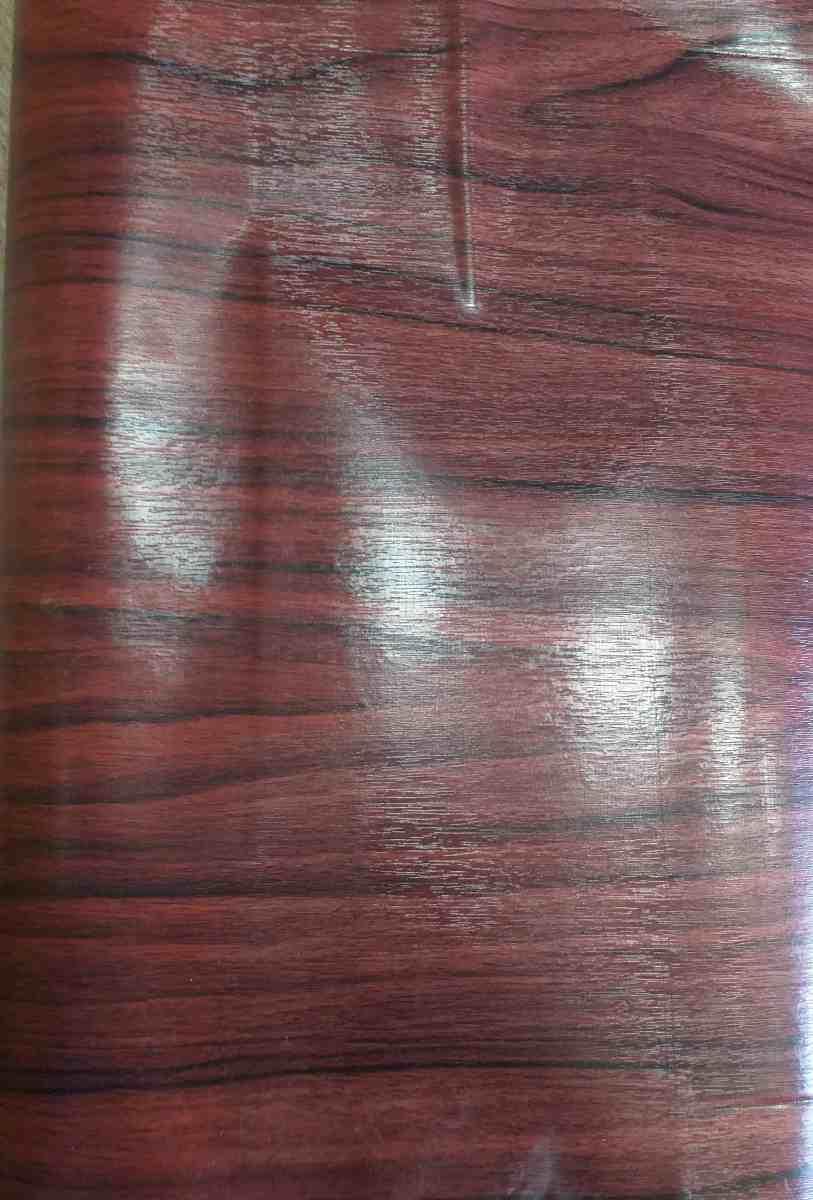 Plastica autoadesiva effetto legno mogano 101