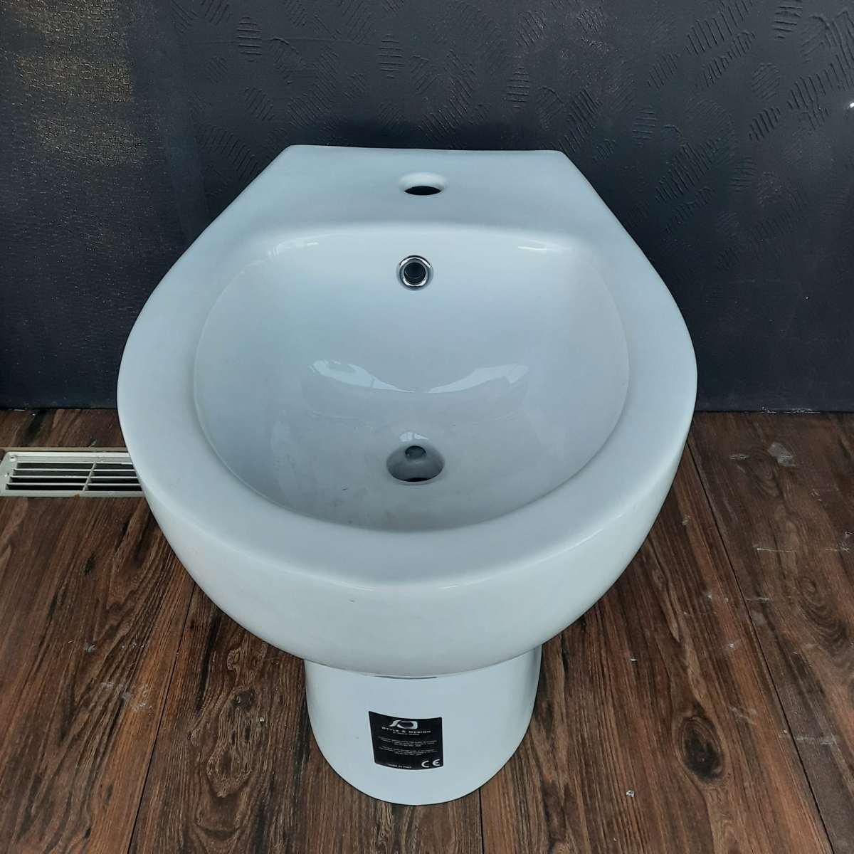 Bidet filo muro oval
