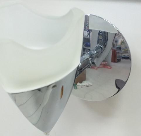Lampada a parete triangolo
