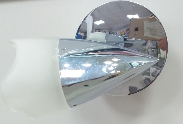 Lampada a parete triangolo